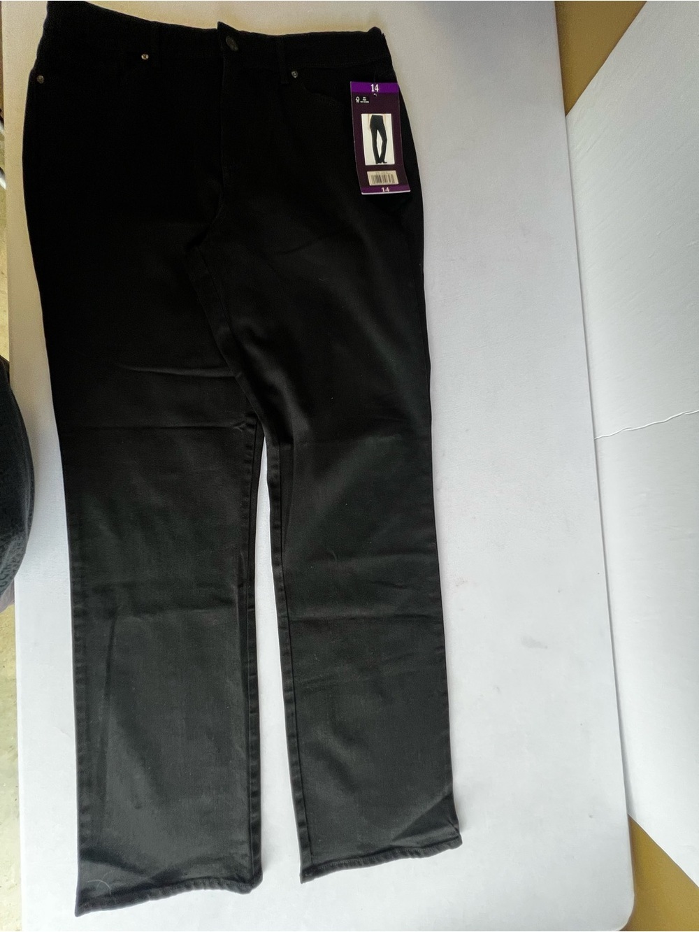 GLORIA VANDERBILT ALLAROUND SLIMMING EFFECT BLACK WASH JEANS.SIZE 14 AVERAGE
NWT - Picture 8 of 9